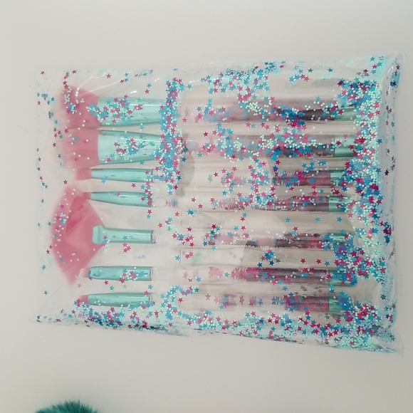 Lot of 6 items for makeup and keychain bundle gift set - Picture 3 of 8